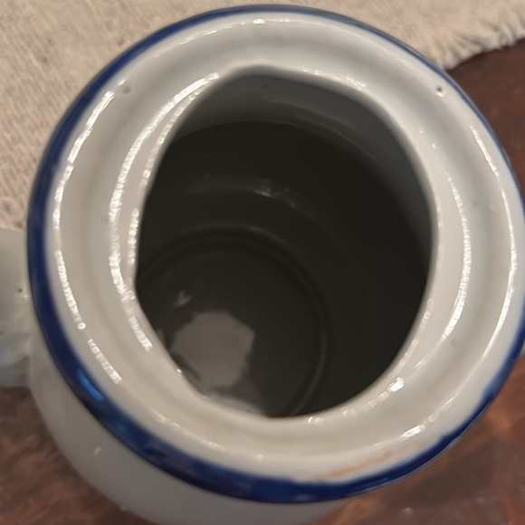 3 piece Beautiful blue and cream pottery tea set - Picture 8 of 12